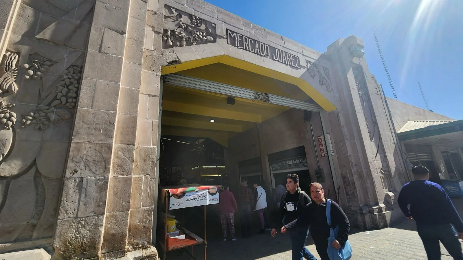 Al respecto, Víctor Ramos Galindo, director de Plazas y Mercados, explicó que, aunque la solicitud ya fue presentada, el permiso aún no se otorga debido a que falta sostener una reunión con el alcalde y con las direcciones involucradas como Seguridad Pública, Vialidad, Protección Civil e Inspección y Verificación.