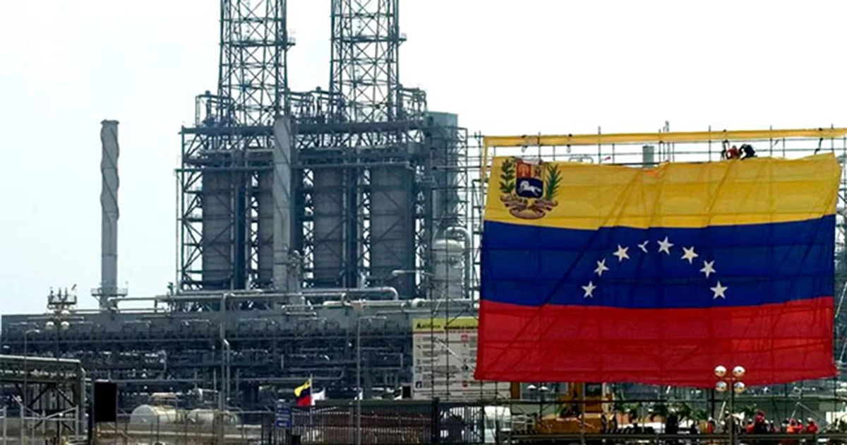 EU confisca buque petrolero frente a costas de Venezuela, reporta Bloomberg