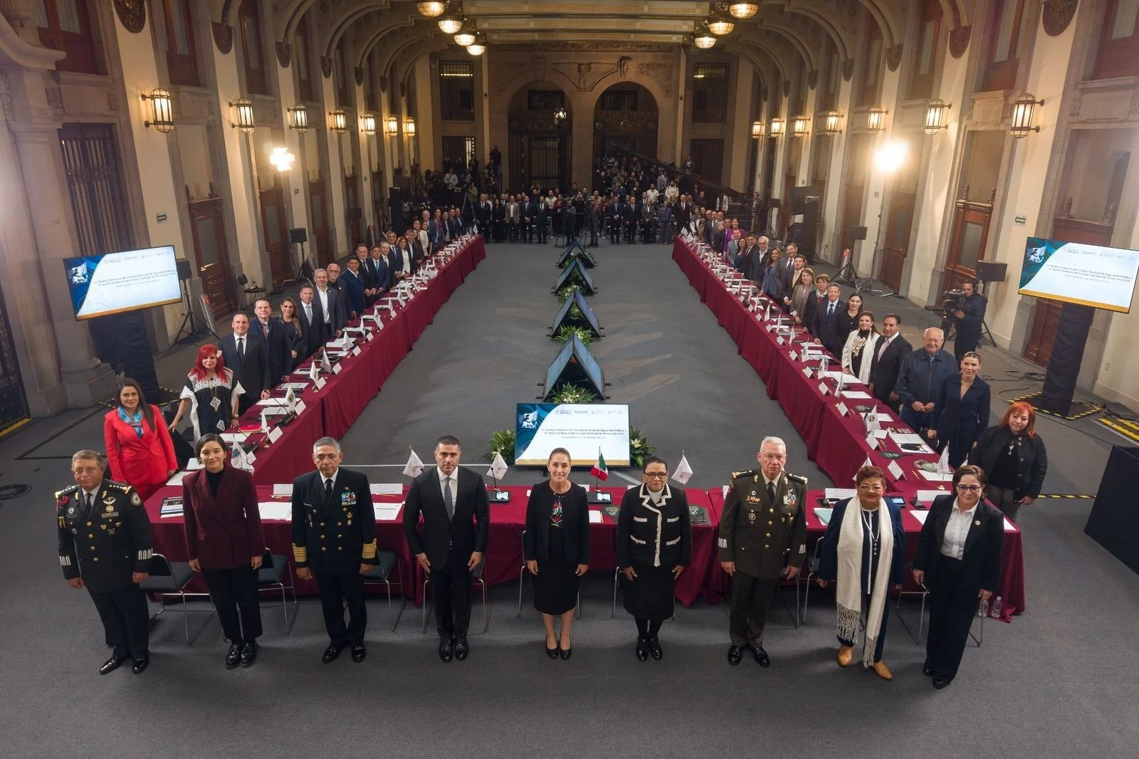 El secretario de Seguridad y Protección Ciudadana, Omar García Harfuch, resaltó que en estos primeros 14 meses de gobierno se logró la reducción de 37 por ciento en los homicidios dolosos