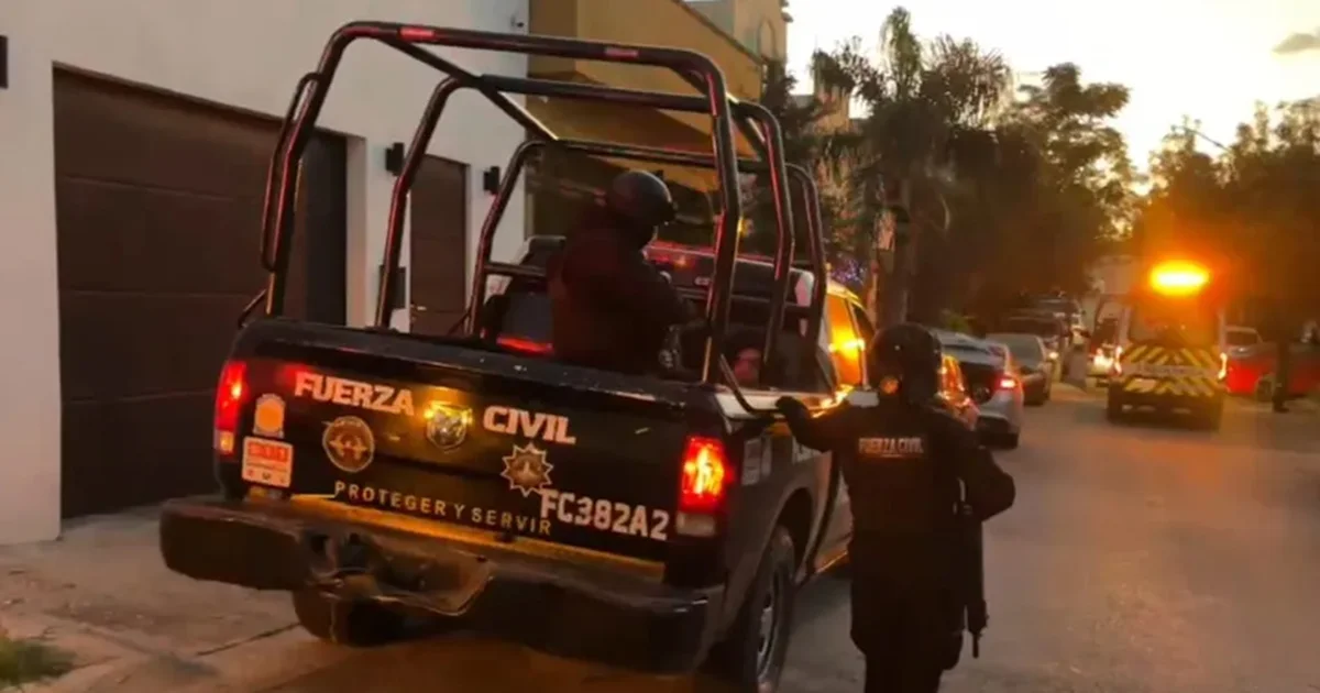 Mientras el afectado recibió el auxilio de paramédicos y fue trasladado estable a un hospital, el presunto responsable de la agresión fue detenido en
