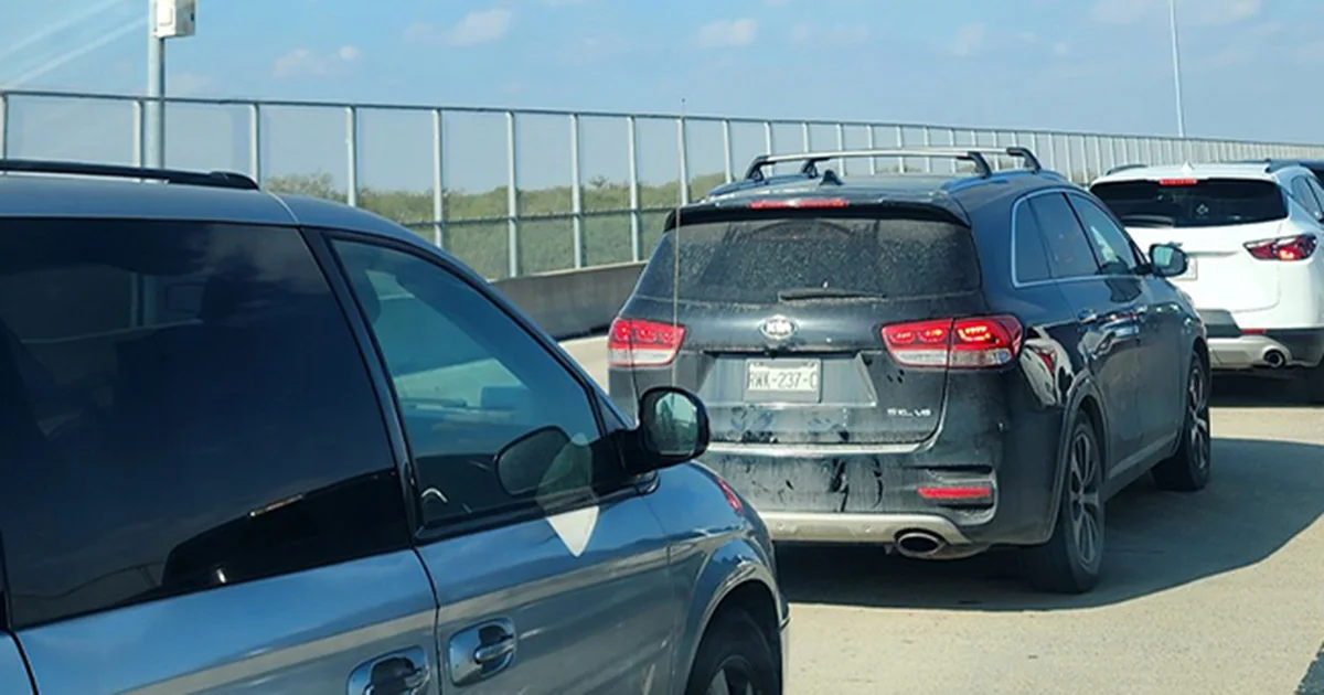 Multaría Texas a mexicanos que porten placas vencidas