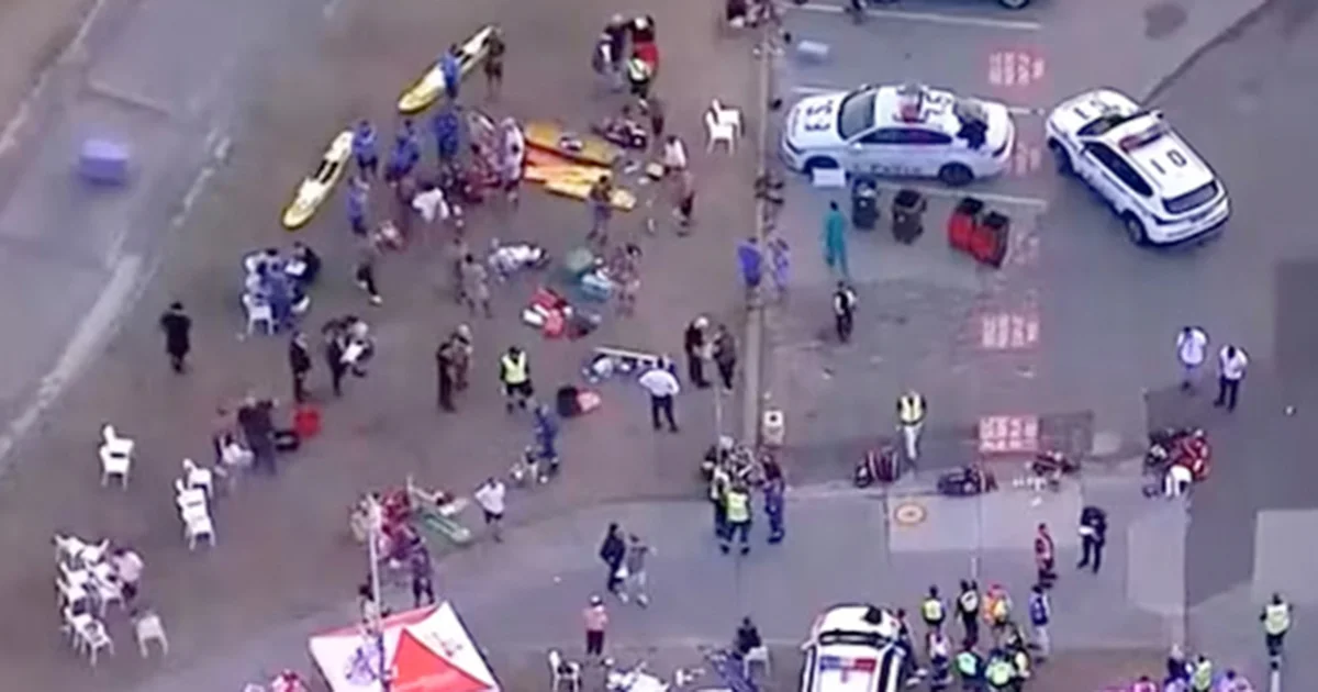 La cifra de muertos por el ataque contra un evento judío en Australia ascendió a 16, entre ellos un menor, informaron autoridades.