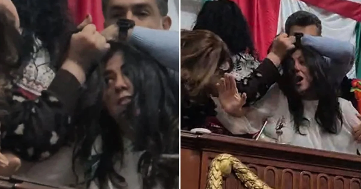 La bancada del PAN tomó la tribuna mientras se discutía la desaparición del InfoCDMX, lo que provocó un zafarrancho con integrantes de Morena
