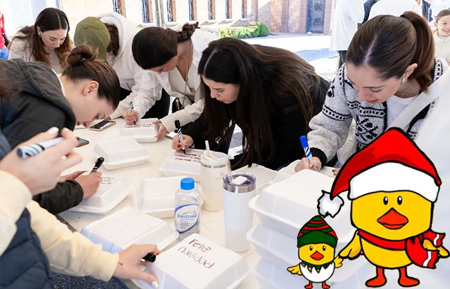 “No buscamos nada más que ayudar”: jóvenes de Saltillo preparan mil cenas navideñas con Operación Pollo