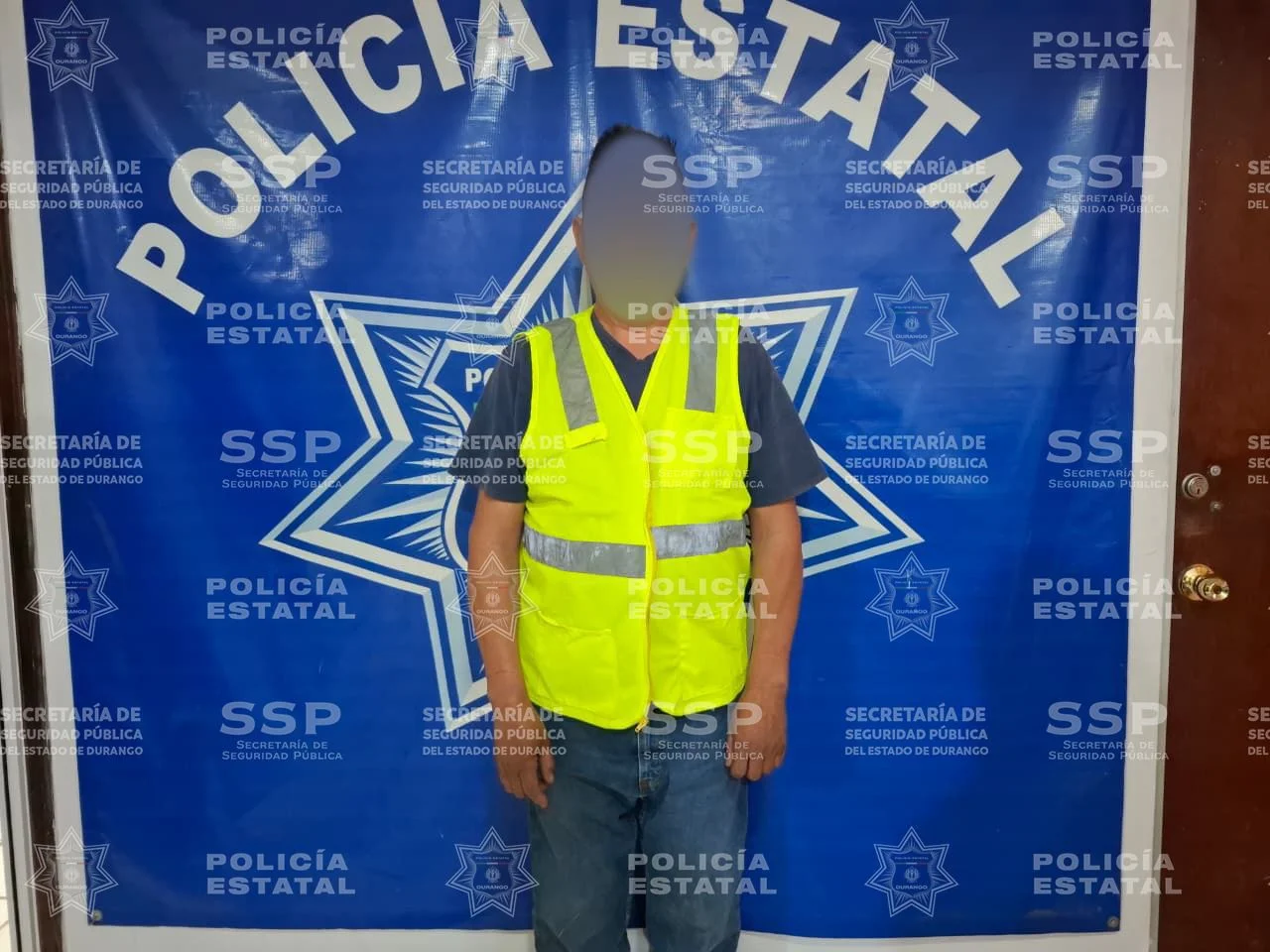 Policía detiene a hombre por presunta agresión familiar en Lerdo. El hecho ocurrió frente a sus hijas durante una discusión.