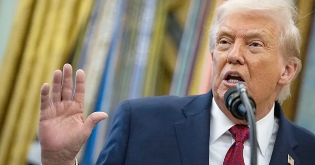 Trump quiere destruir lanchas hasta que Maduro se rinda, dice su jefa de gabinete