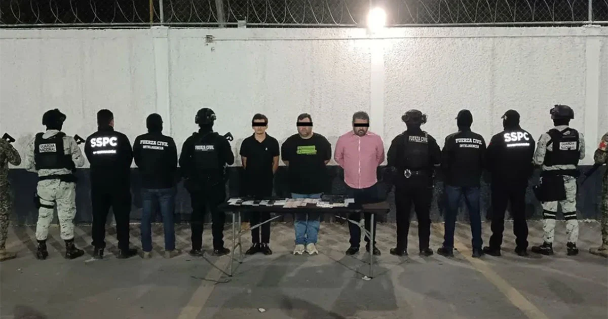 En el operativo implementado en un área comercial del sur de Monterrey también se logró la detención de dos sujetos más.