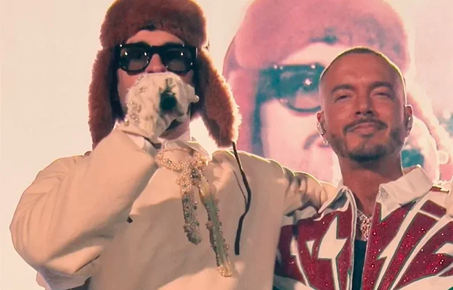 Ponen Bad Bunny y J Balvin fin a distanciamiento en CDMX