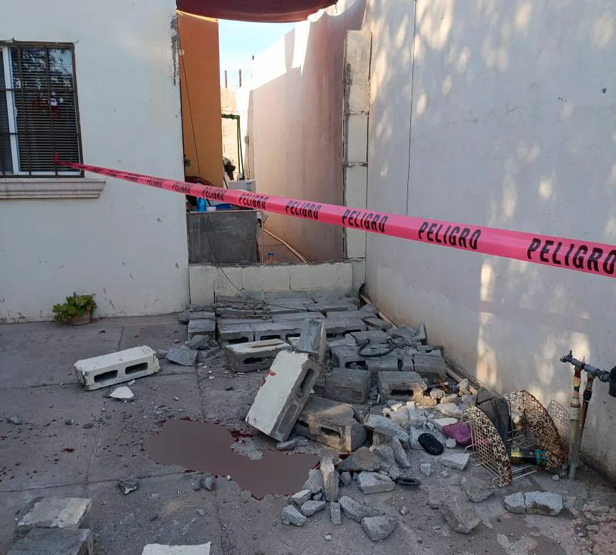 Muere niño tras colapso de barda en Torreón