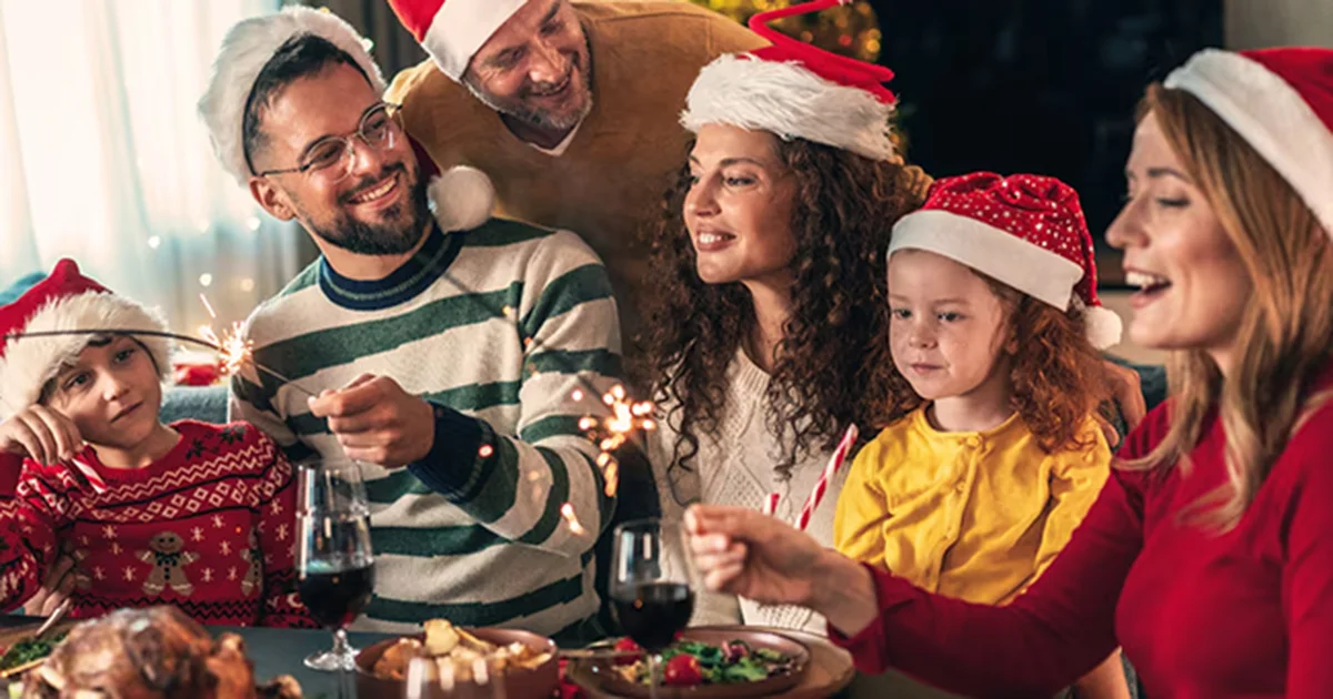 La religión católica-cristiana dicta que el Niño Jesús nació a las 00:00 horas del 25 de diciembre.