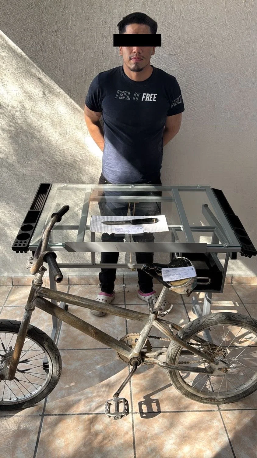 Policía Municipal detiene a sujeto que amenazó con cuchillo a víctima durante robo de bicicleta en colonia Estrella de Saltillo.