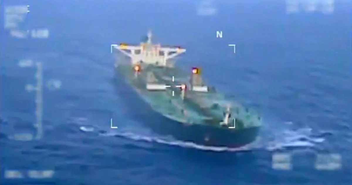 Guardia Costera de EU aguarda refuerzos para abordar petrolero vinculado a Venezuela que ha estado persiguiendo desde el domingo