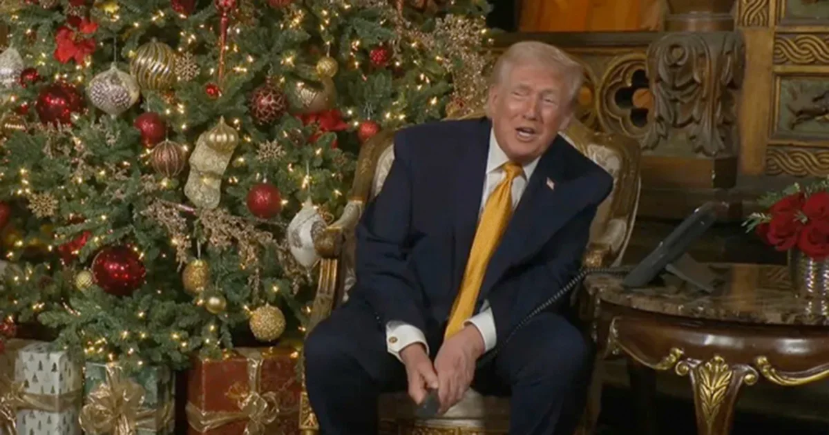Trump bromea con un niño: promete que no dejará entrar a un Santa Claus ‘malo’ al país