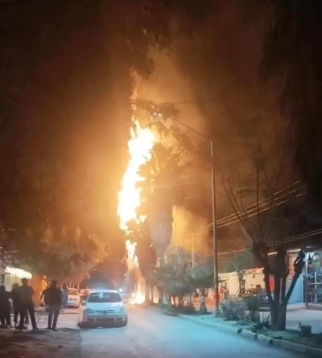Bomberos de Lerdo sofocan dos incendios menores provocados por pirotecnia durante la tarde del 25 de diciembre, sin reportar daños mayores.