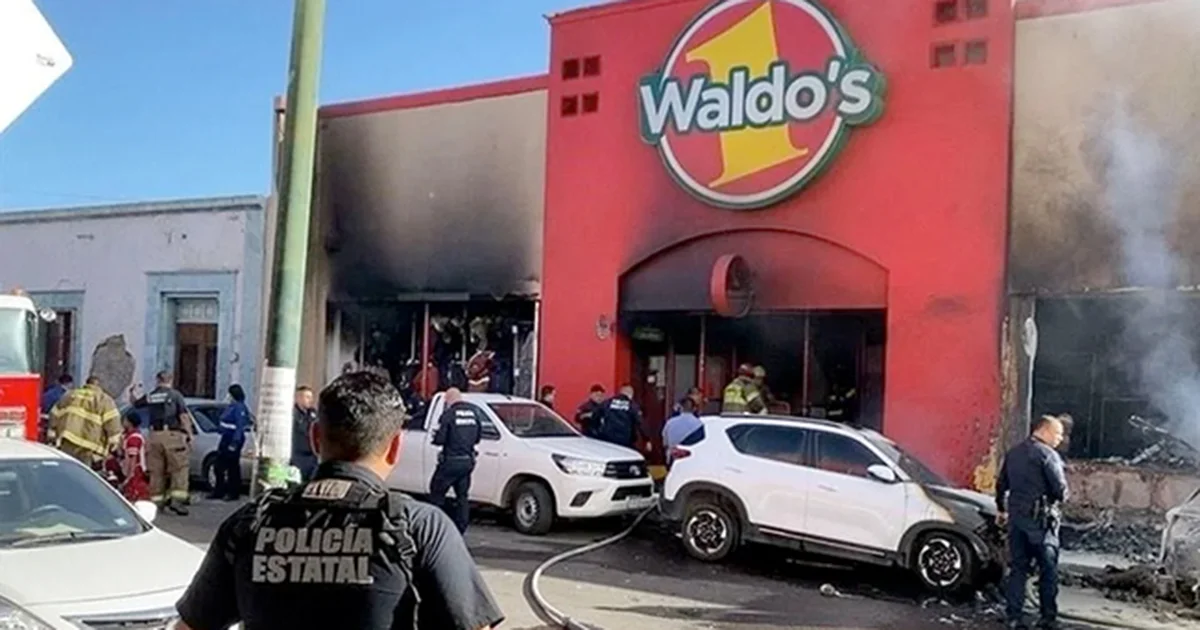 Ordena juez liberación de cinco detenidos por incendio de Waldo's en Hermosillo