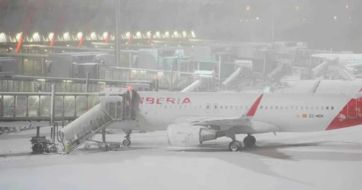 Tormenta invernal colapsa el noreste de EU y deja miles de viajeros varados