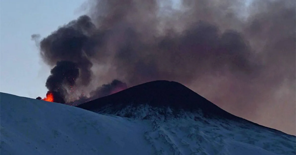 Volcán Etna inicia nueva fase eruptiva con fuertes explosiones