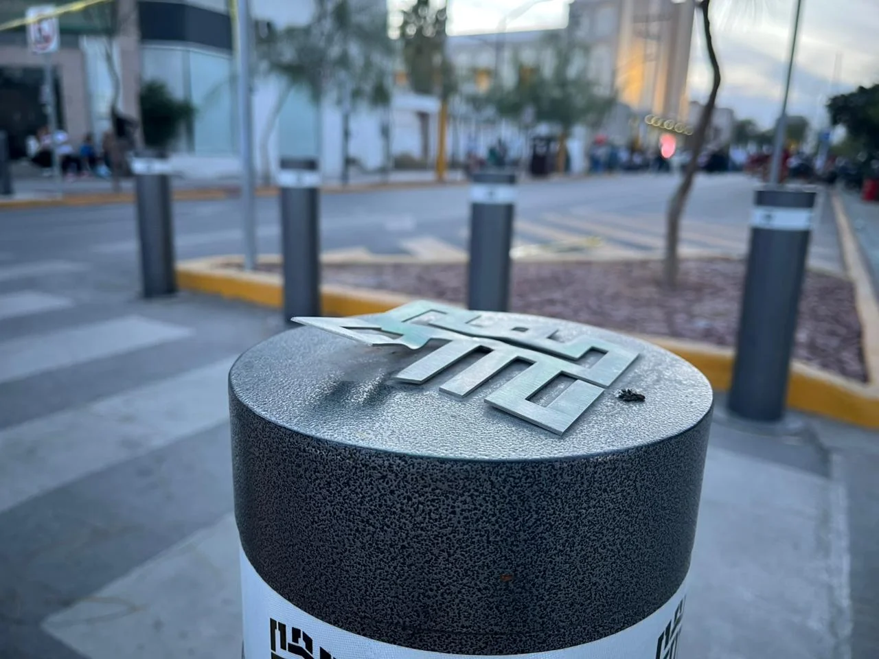 A nueve meses de su inauguración, el Corredor Matamoros en Torreón presenta deterioro en pintura y mobiliario, pese a su alto costo y baja utilización.