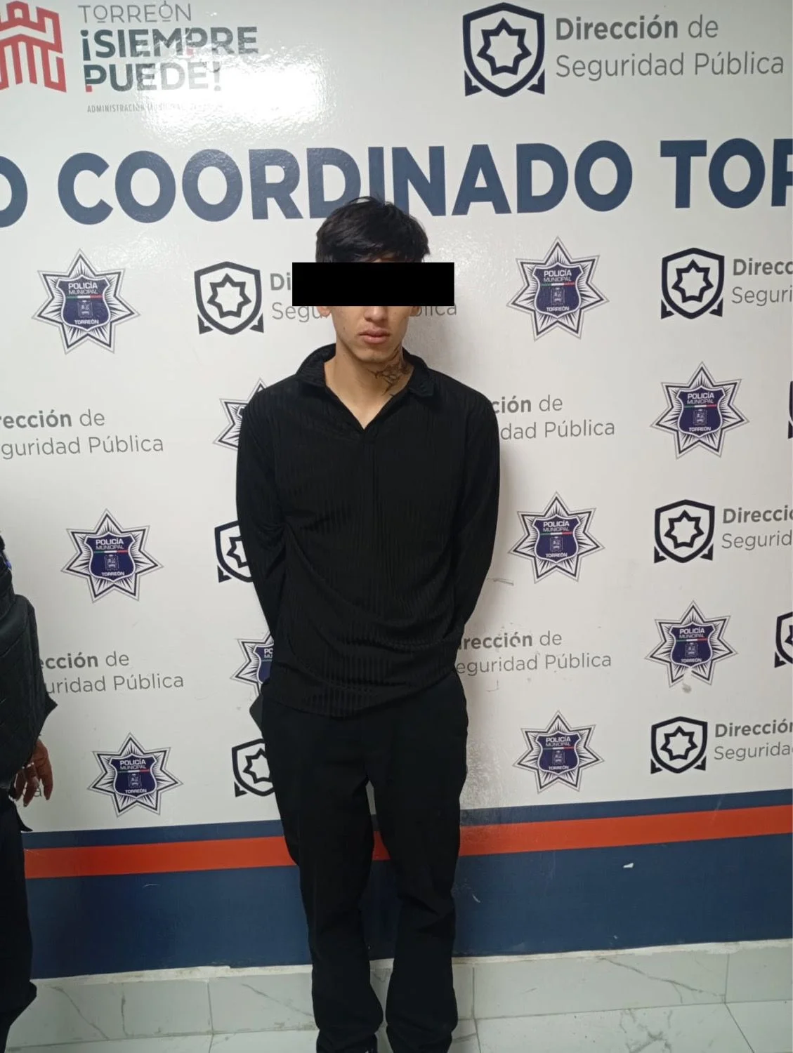 Dos hombres detenidos tras agresión y resistencia a policías municipales en operativo nocturno del Centro.