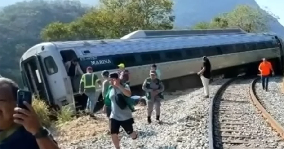 Hasta el momento, se tienen registro de 98 personas heridas, de las cuales 44 ya son atendidas en diversos hospitales y 13 pasajeros quedaron sin vida