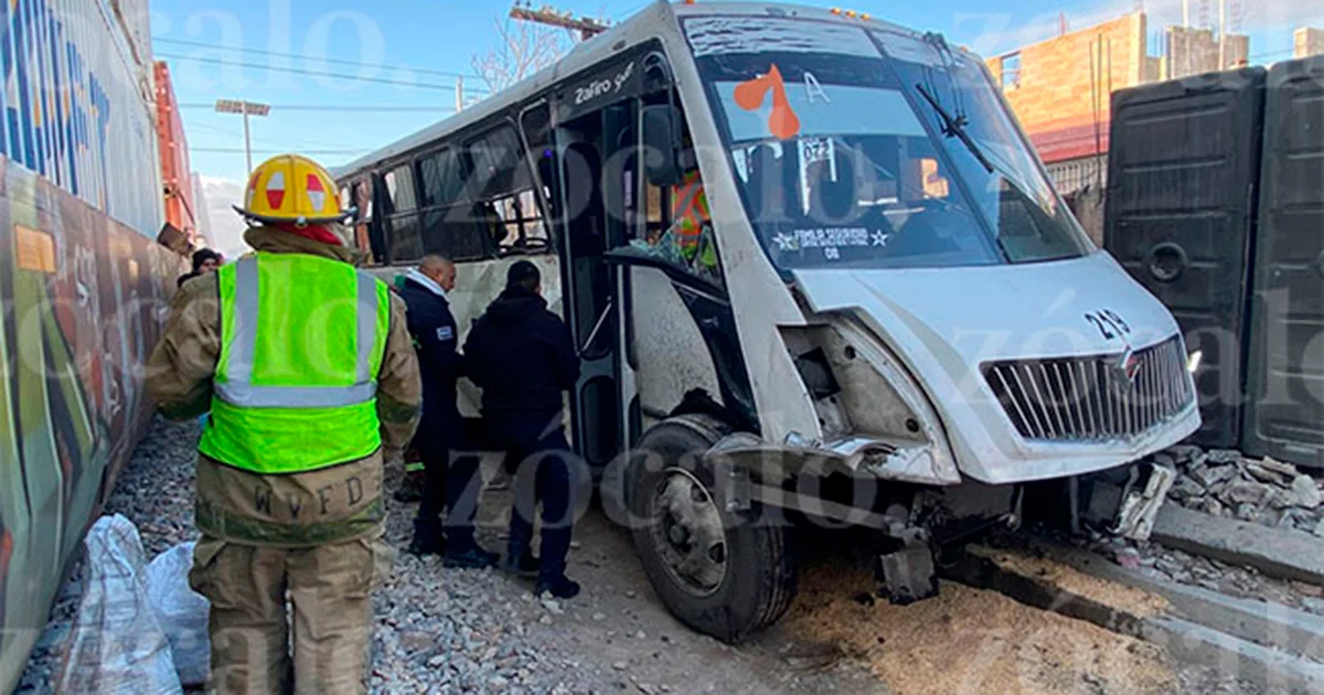'Le dijimos que se detuviera y no lo hizo': Chofer de ruta urbana se atraviesa al paso del tren en Saltillo