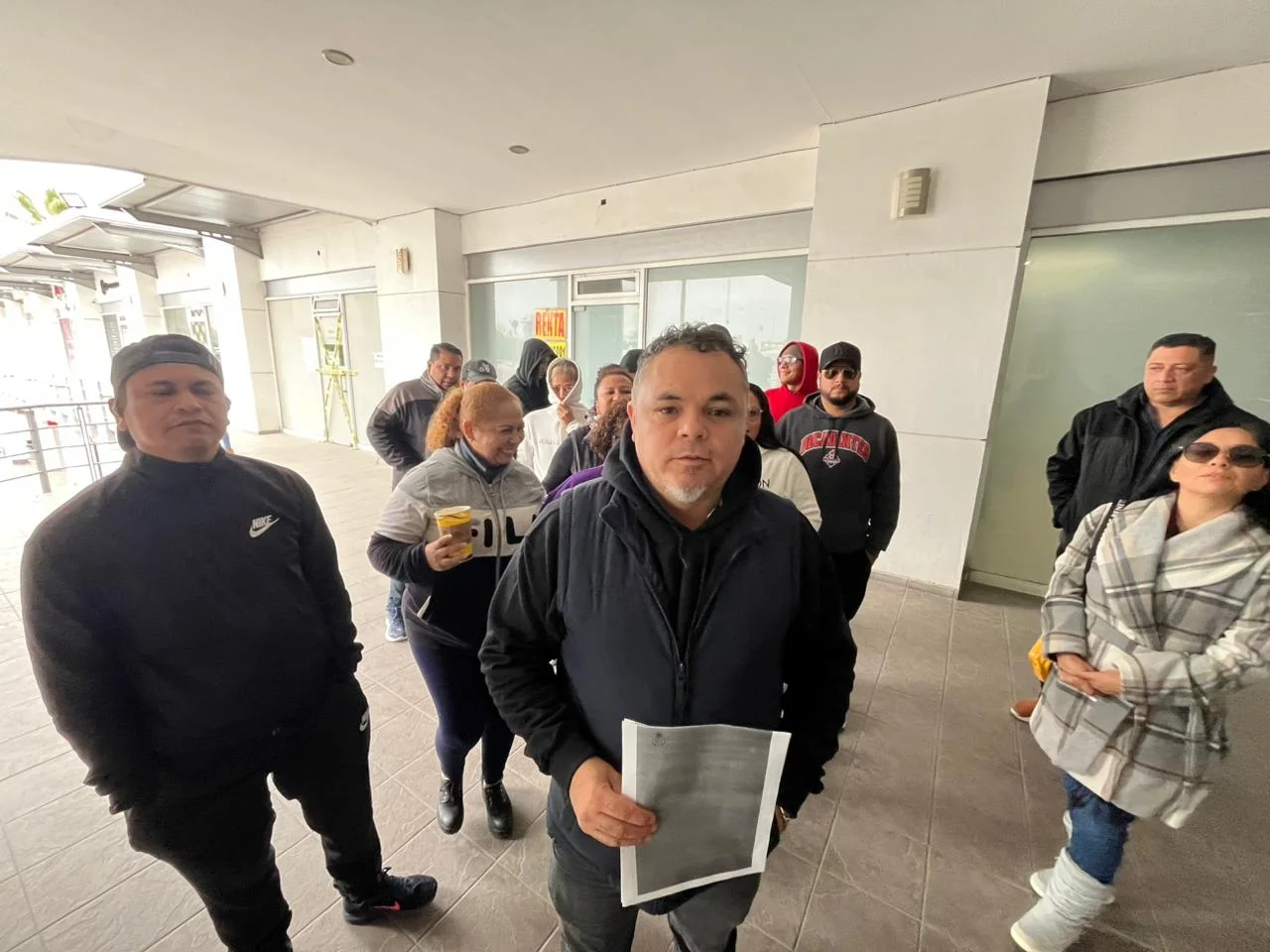 Choferes de Bolt protestan en Torreón por incumplimiento de pagos y supuestos fraudes por parte de la empresa de transporte.