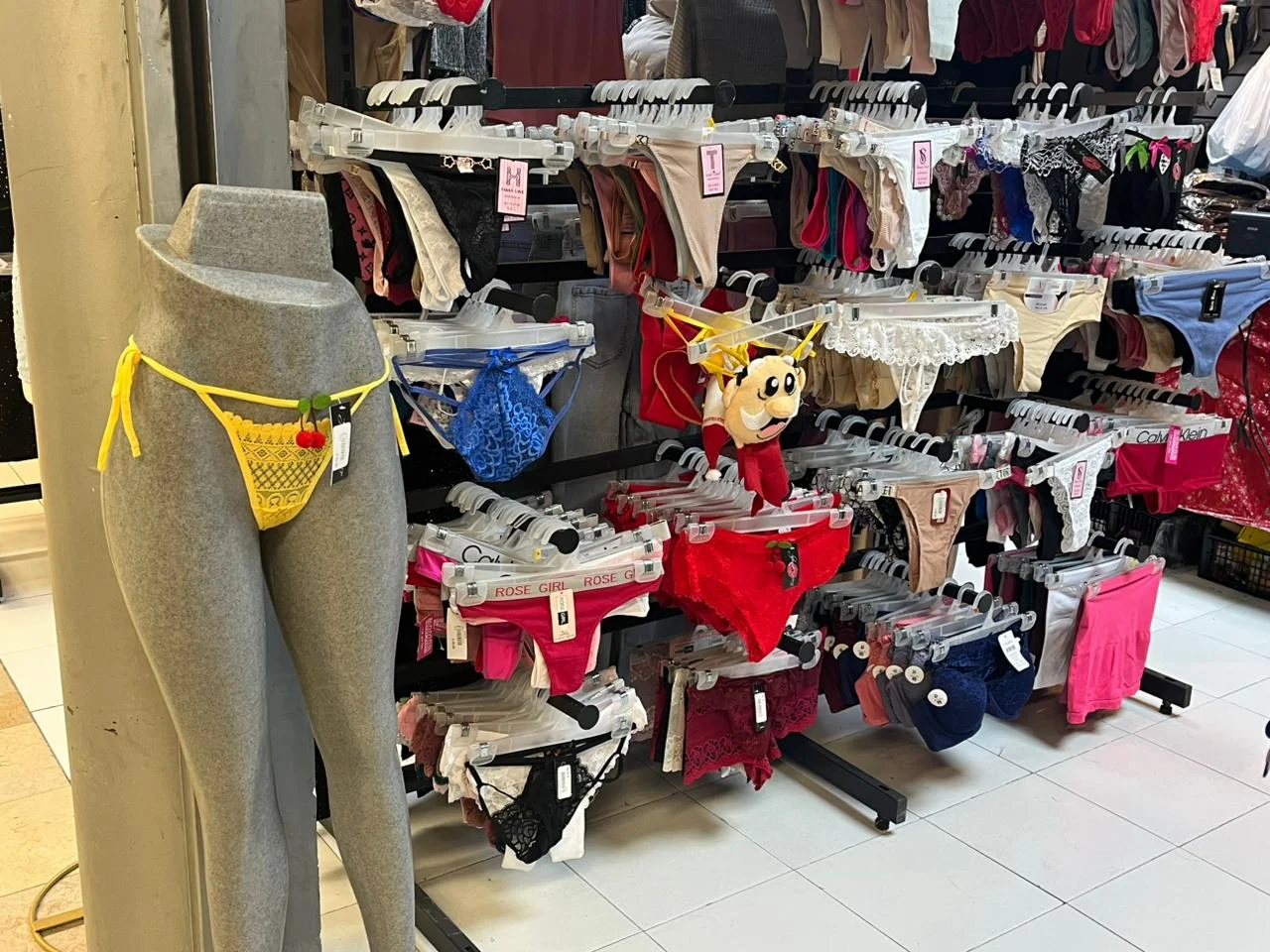 Aumentan vetas de ropa interior e insumos para rituales de año nuevo en Torreón
