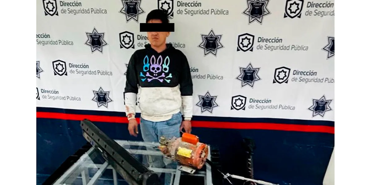 Elementos de la Policía Municipal, realizaron la detención de un hombre señalado por el presunto delito de robo y daños en propiedad ajena