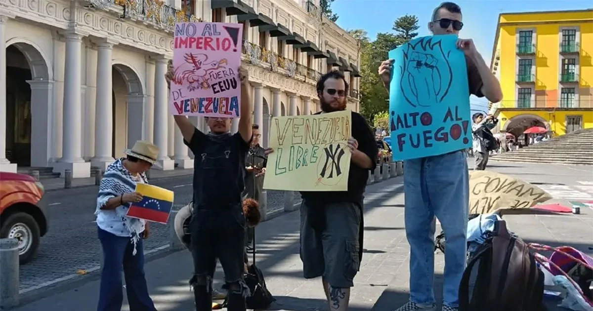 Personas están divididas por las acciones de EU; algunos las aplauden y otros las condenan.