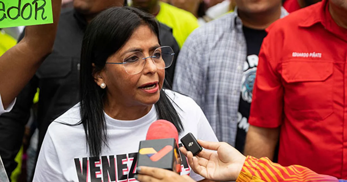 En un comunicado, leído por el ministro de Defensa, Vladimir Padrino López, la Fuerza Armada respaldó el llamado