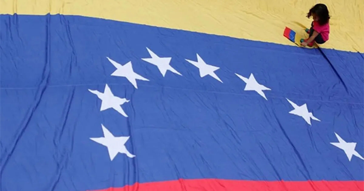 Tras la intervención de EU, Venezuela activó el estado de emergencia e implementó restricciones a la población