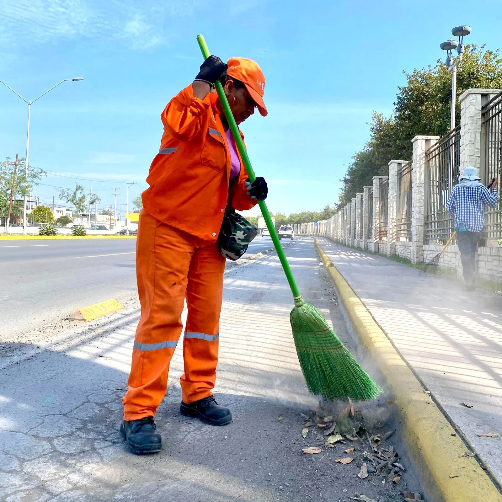 Refuerzan limpieza de espacios públicos en Torreón