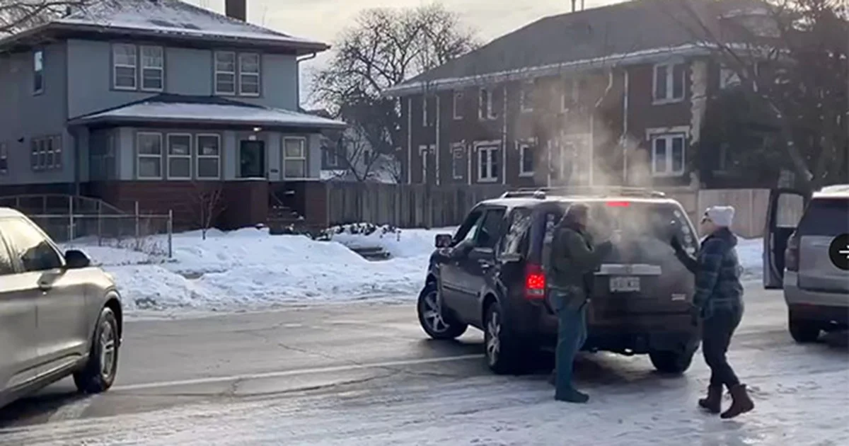 Agente de ICE dispara y mata a mujer durante redada migratoria en Minnesota