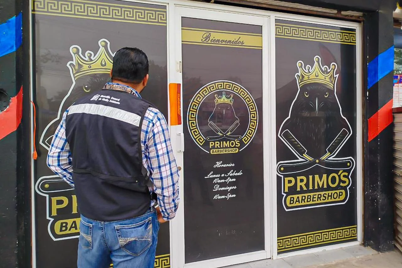 Clausuran local en Loma Real II por carecer de licencia, vender alcohol sin permiso y tener fauna silvestre en cautiverio.