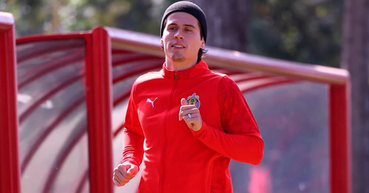 Previo al enfrentamiento contra FC Juárez, Chivas presentó su lista de convocados, con el defensor como una de las novedades más llamativas
