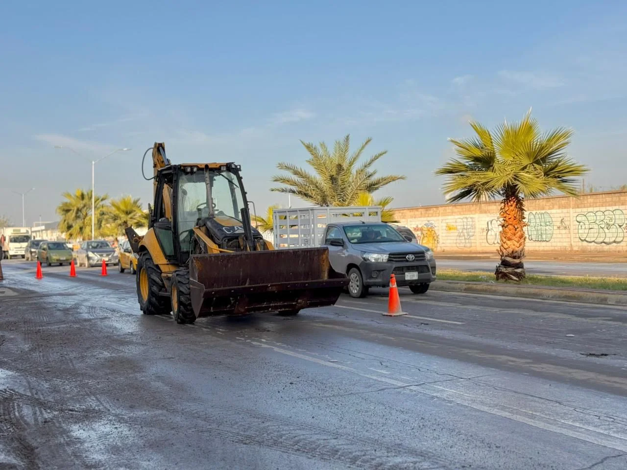 SIMAS Torreón realizará cierres viales este miércoles en avenidas Hidalgo y Juárez por trabajos urgentes de renovación de la red de drenaje sanitario.
