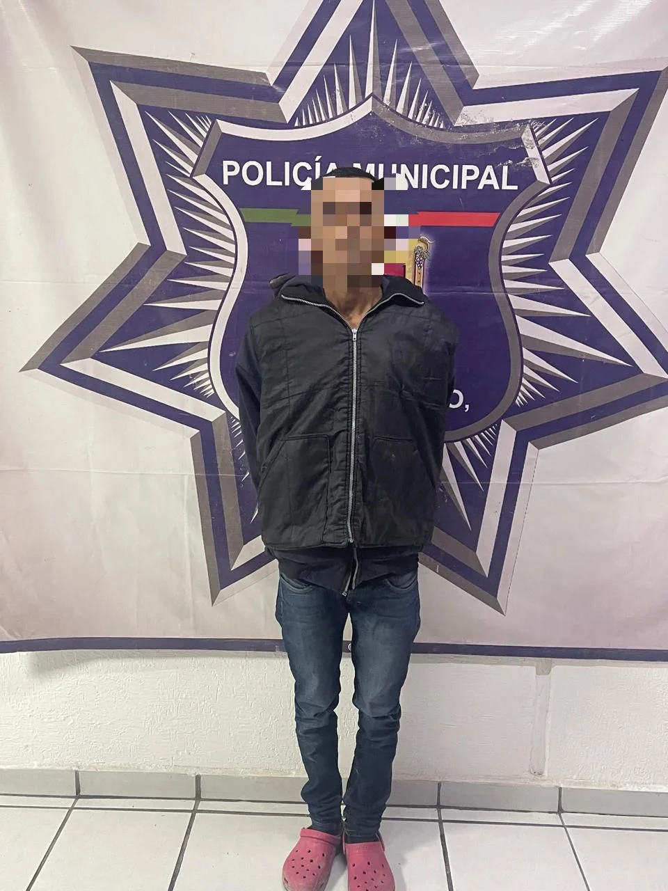 Hombre es detenido por golpear y lanzar aceite hirviendo a su pareja e hijastra de 4 años en Gómez Palacio