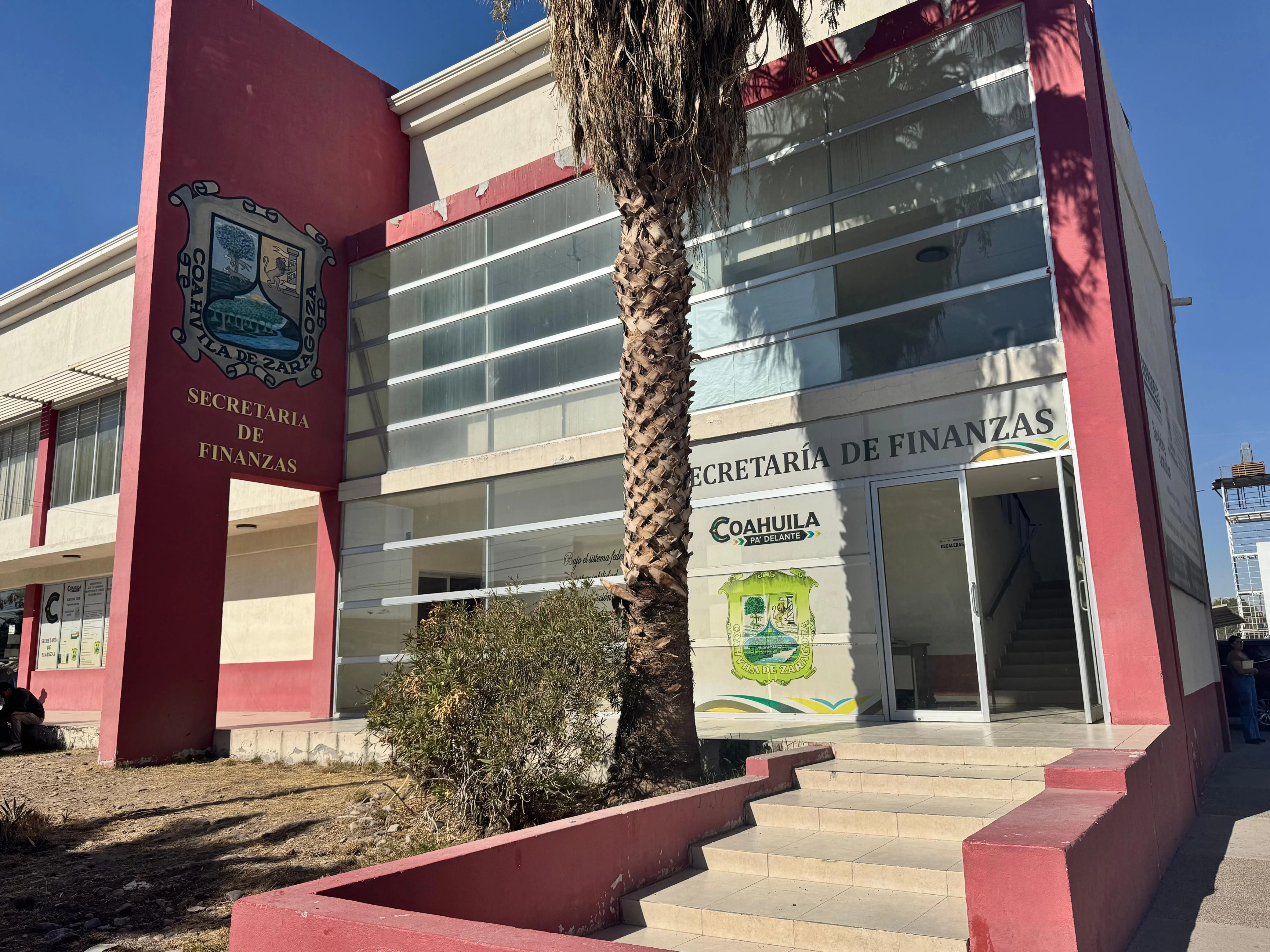 Contribuyentes de otros estados acuden a Coahuila atraídos por la seguridad y modernización del sistema de laminado vehicular. El trámite principal ahora es digital.