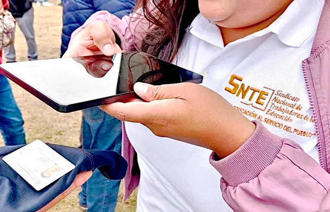Afilia SNTE a Morena a 1.2 millones de maestros