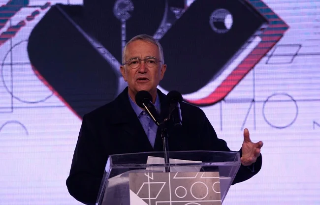 La Presidenta aclaro que hay un cumplimiento estricto de la ley mientras que el empresario sostiene que el cobro tiene tintes de represalia ideológica