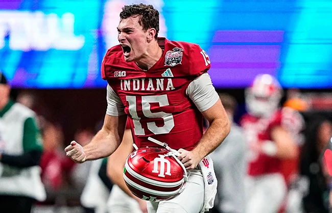 Pese a jugar en Miami, los Hoosiers derrotaron 27-21 a los Huracanes y se coronaron por primera ocasión en el futbol americano de la NCAA