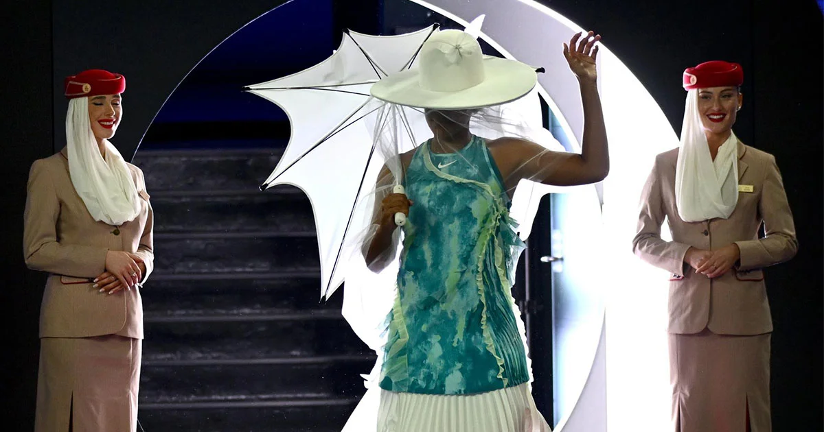 Naomi Osaka deslumbra con un atuendo icónico y triunfa en su estreno en el Abierto de Australia