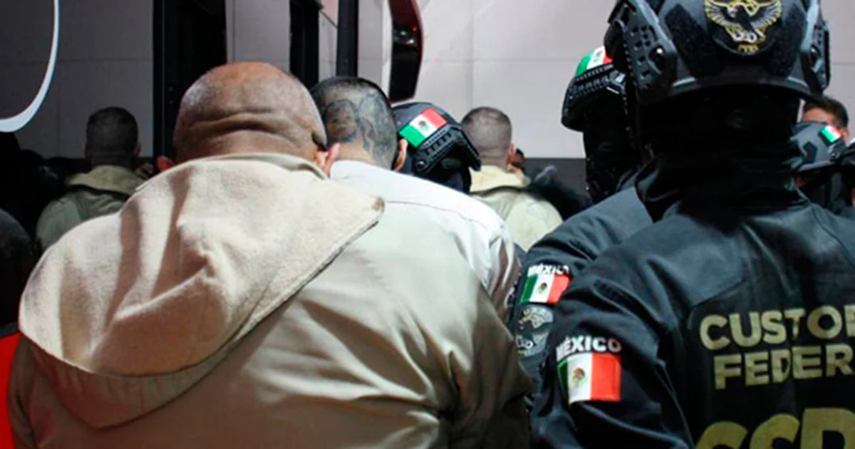 México traslada a reos del Altiplano a EU; es la tercera entrega masiva