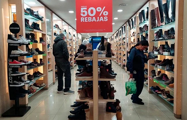 Alarma por endeudamiento en México, deuda promedio escala a 193 mil pesos mientras caen los ingresos