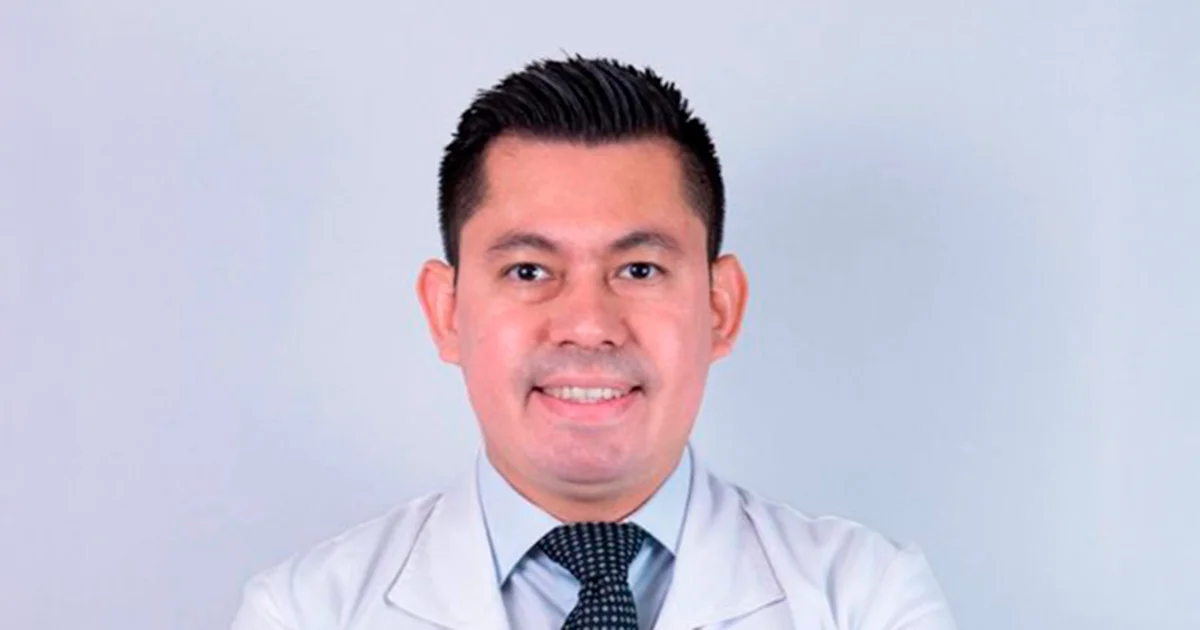 La cirugía estuvo a cargo del cirujano Gerardo Izaguirre, a pesar de que no era el médico que seguía el caso, pues quien atendía a Aquiles era em doctor Juan Pablo Tirado.