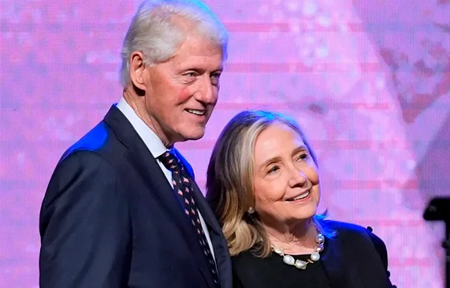 Los Clinton afirman que la investigación es utilizada para atacar a los adversarios políticos del Presidente Donald Trump