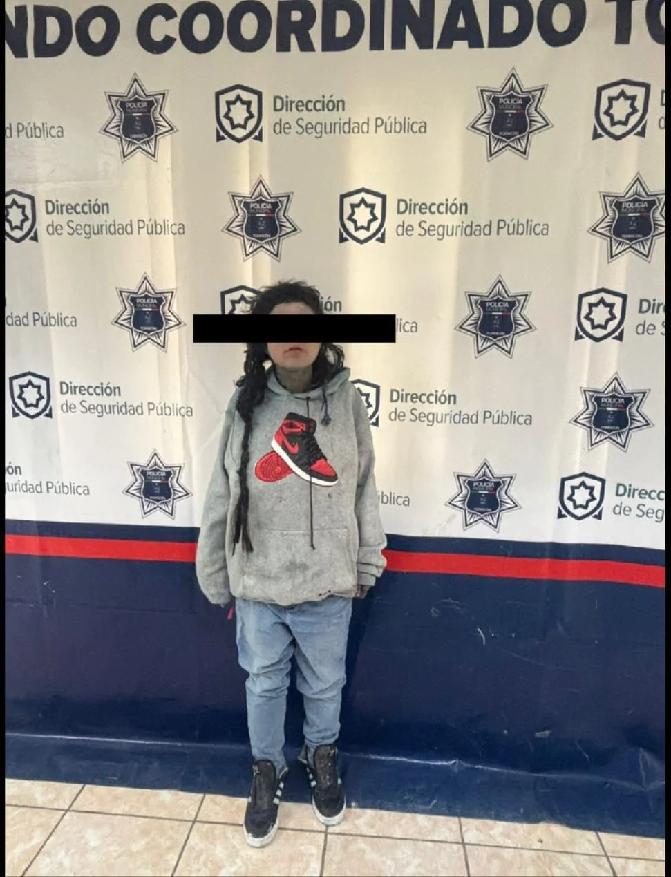 Mujer de 24 años es detenida en un motel de la colonia Bocanegra por intentar robar una pantalla, lámparas y cámaras de seguridad.
