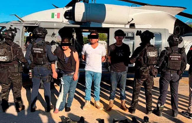 Capturan y trasladan a la CDMX a "El Bótox", líder de Los Blancos de Troya