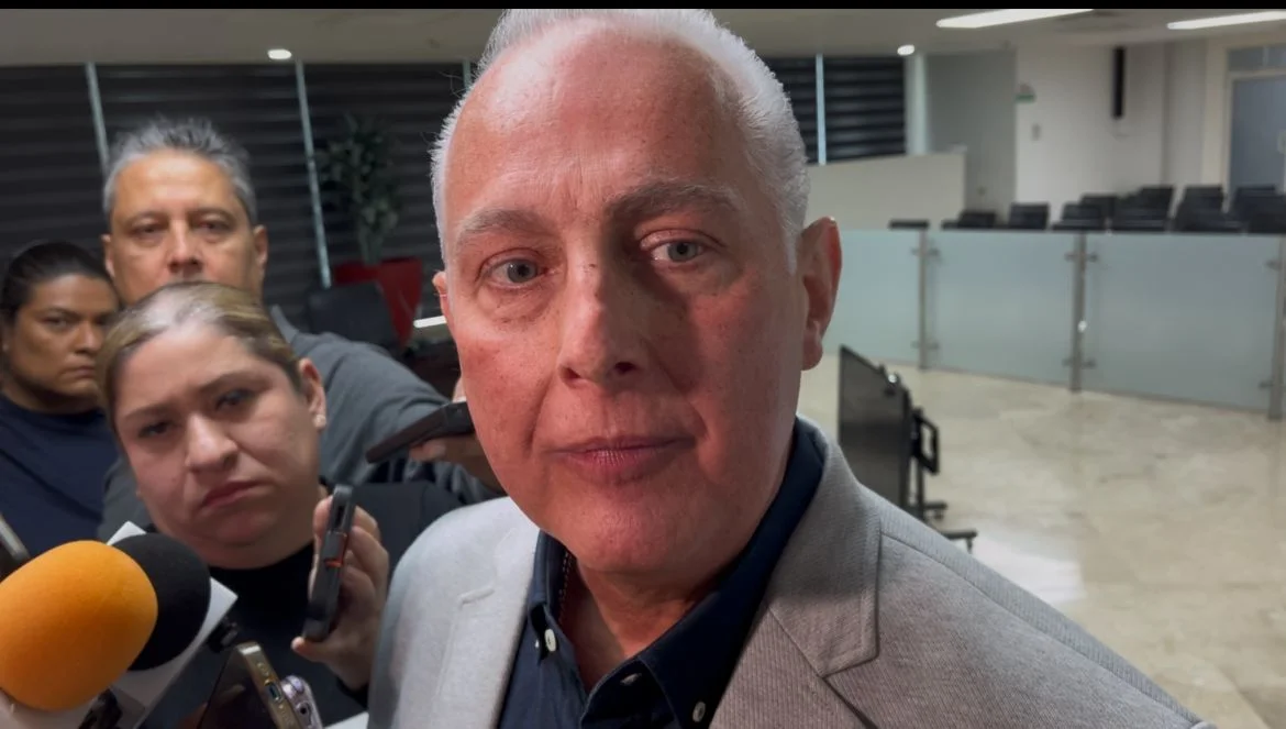 Alcalde de Torreón descarta remover a titular del Centro de Justicia Municipal, pese a investigación por muerte de joven bajo custodia. Se aguarda determinación de la Fiscalía.