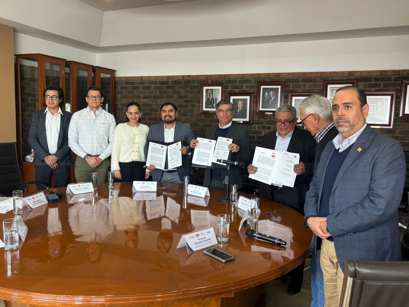 La Ibero Torreón y el IEC firman convenio para fomentar la cultura democrática y la participación ciudadana de cara a las elecciones de 2026.